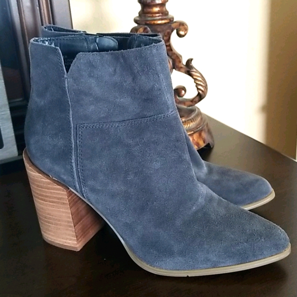 Nine West Kirby Gray Blue Suede Booties With Block Heel And Pointed Toe Size 7.5 - Picture 2 of 5